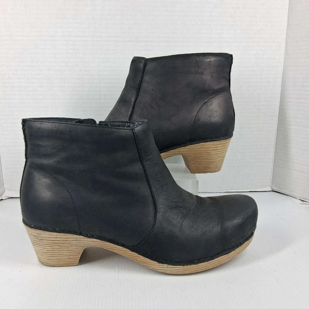 Dansko Black Leather Ankle Boots Wood Grain Block Heel Side Zip 9302021400 Sz 42